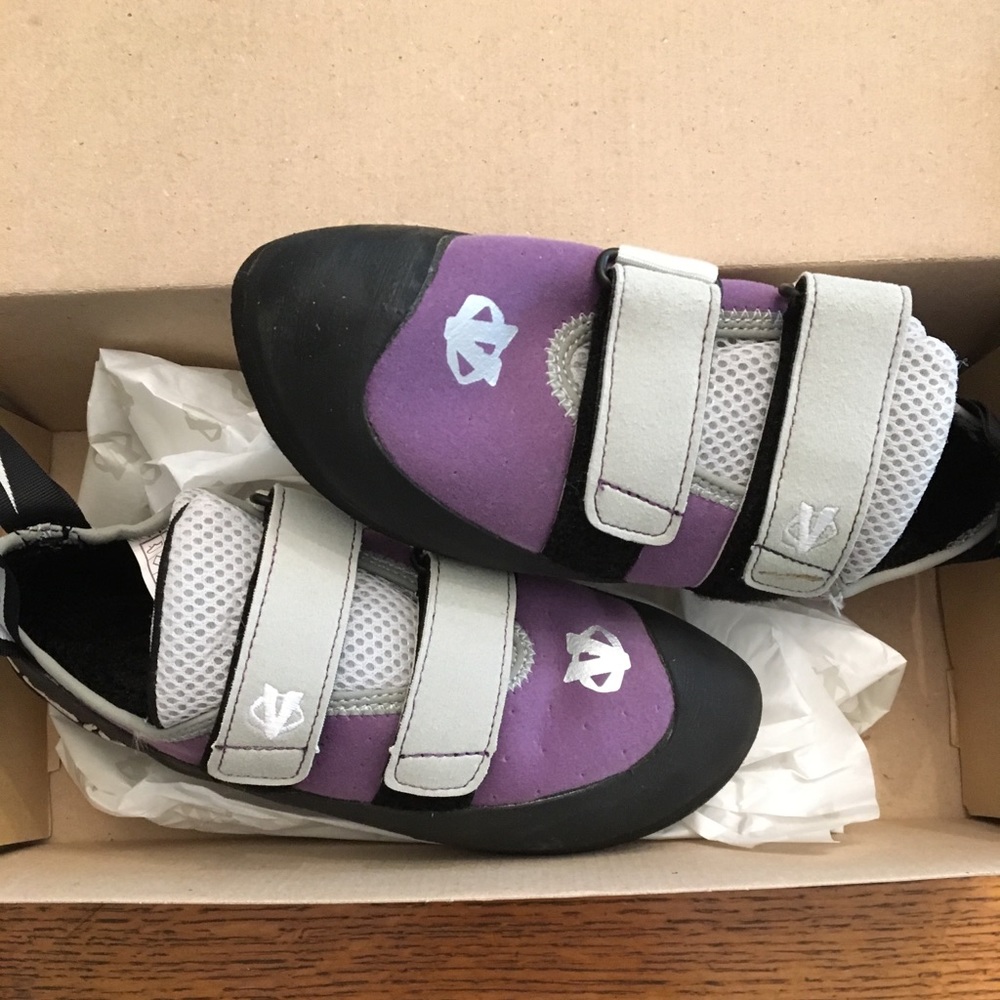 Evolv Elektra climbing shoes size 7